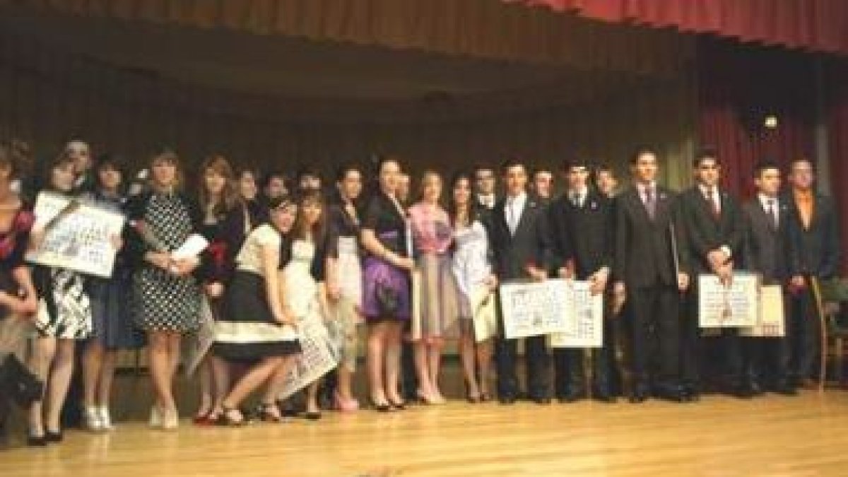 Los alumnos de bachillerato del Colegio Divina Pastora, en la fiesta de graduación