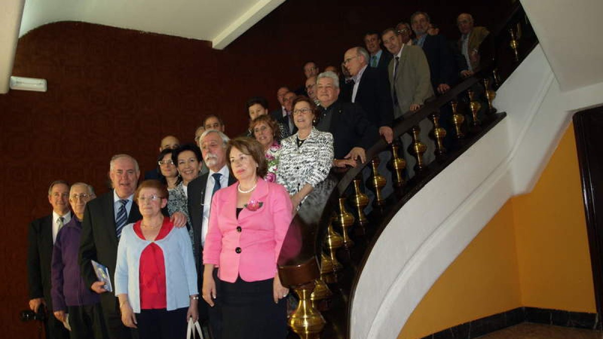 Los trabajadores de la emisora que se reunieron ayer en la celebración.