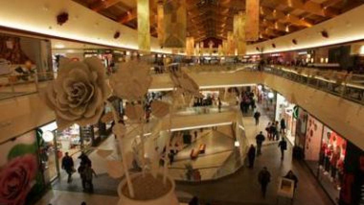 Una imagen panorámica del centro comercial El Rosal en Ponferrada, el mayor de toda la comunidad aut