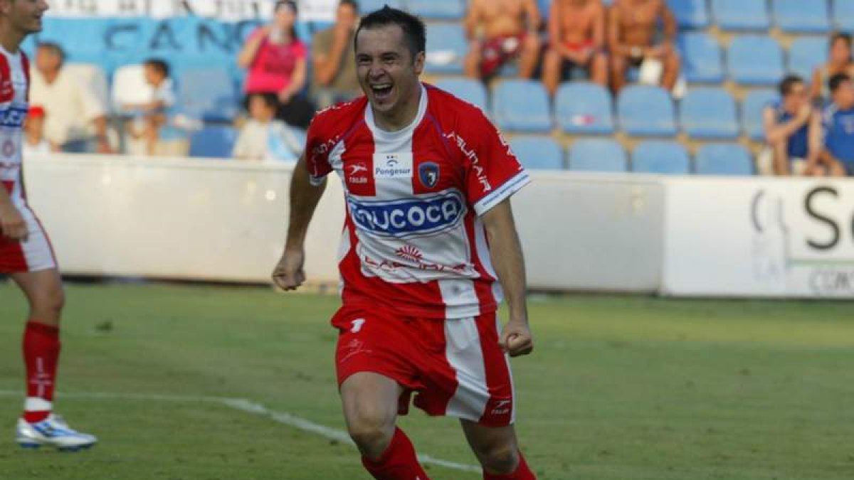 El zamorano enloqueció cuando el balón besó la red. L. DE LA MATA