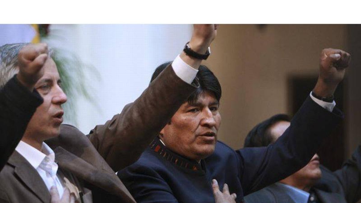 Evo Morales (derecha), durante un acto en La Paz.