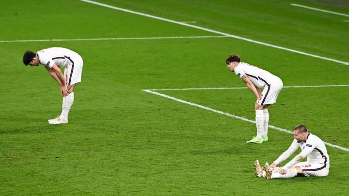 Jugadores ingleses durante la final de la Eurocopa. DL