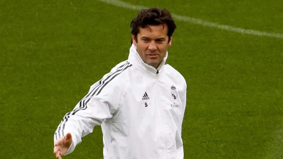 Solari debutará en Liga ante el Valladolid tras ganar al Melilla en la Copa del Rey. EMILIO NARANJO