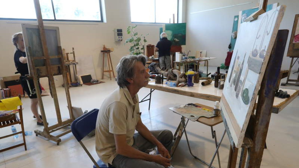 Participantes en los talleres artísticos de verano de Fabero. L. DE LA MATA