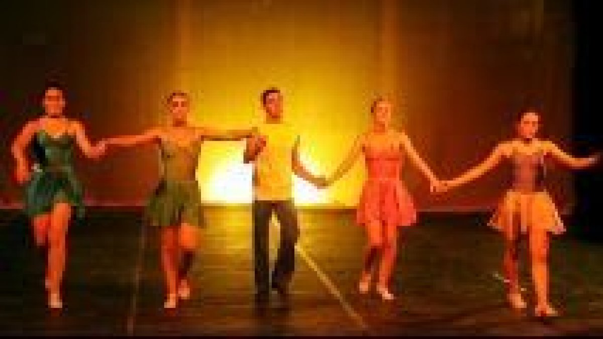 Momento de la actuación del Ballet Contemporáneo de Burgos