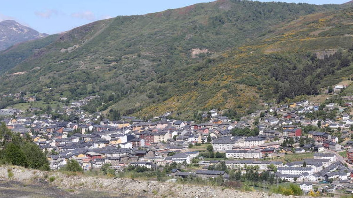 Vista del municipio de Villablino, uno de los que han estado incluidos en el Plan de Dinamización de los Municipios Mineros. MARCIANO PÉREZ