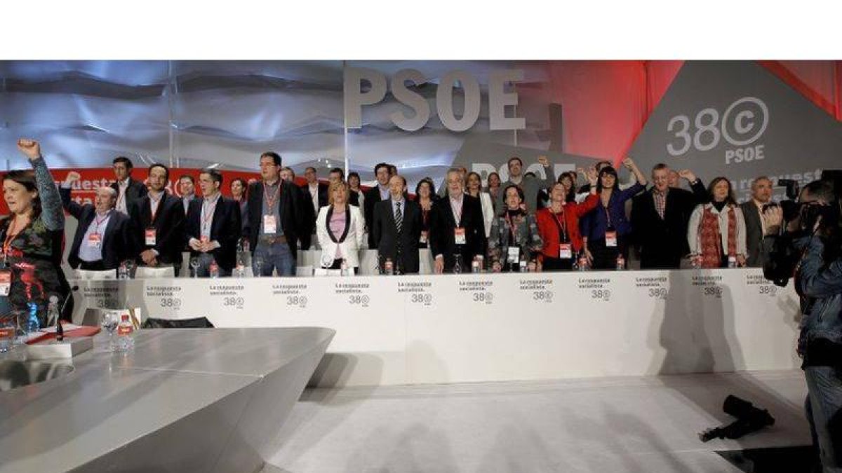Rubalcaba y la nueva ejecutiva del PSOE.