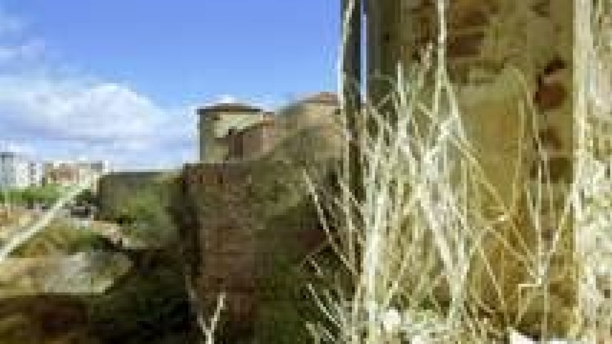 Tramo de la muralla tardorromana en la calle Era del Moro, que se encuentra muy deteriorado