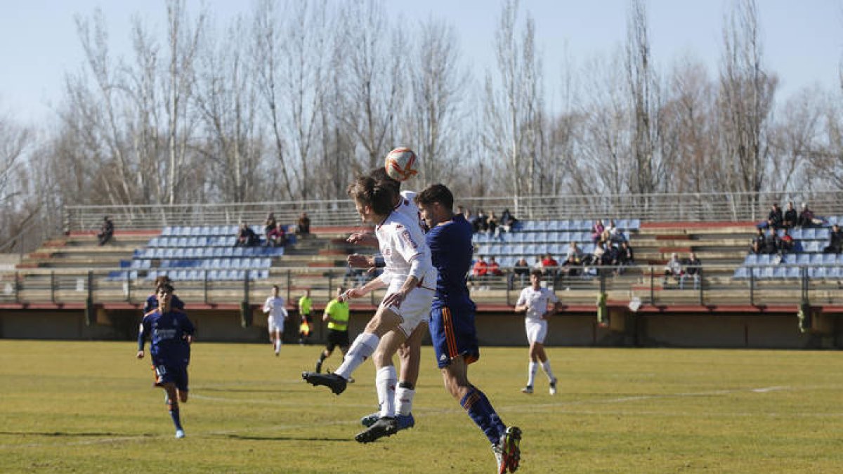 Partido de fútbol de división de honor juvenil Cultural Leonesa - Real Madrid. F. Otero Perandones.