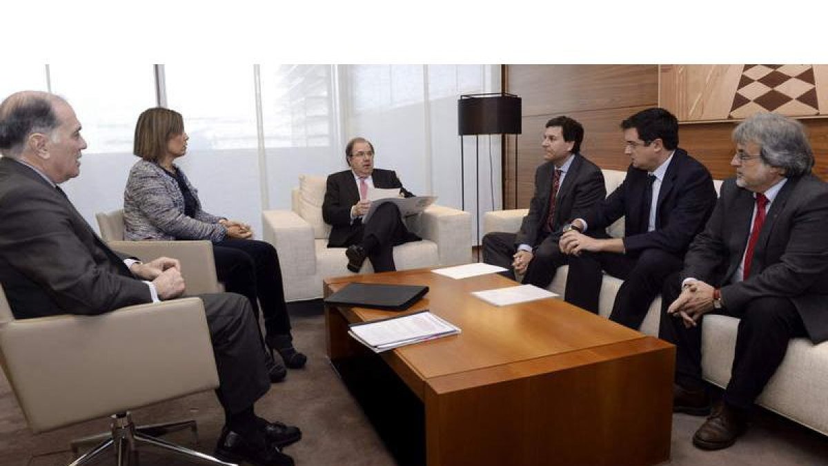 Villanueva, Marcos, Herrera, Fernández Carriedo, López y González, durante la reunión celebrada ayer.