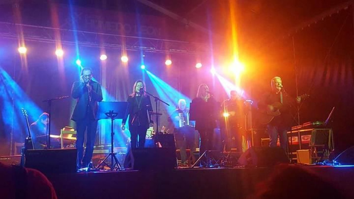 El grupo leonés de folk Hierba del Campo durante un concierto