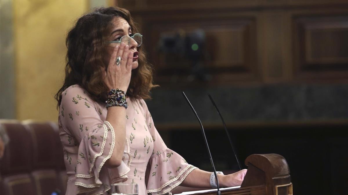 La ministra de Hacienda, María Jesús Montero, en el Congreso
