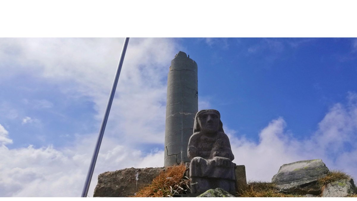 La talla de la Virgen de las Nieves que estaba colocada en la cima de el Pico El Miro del Alto Sil. M. CARRO