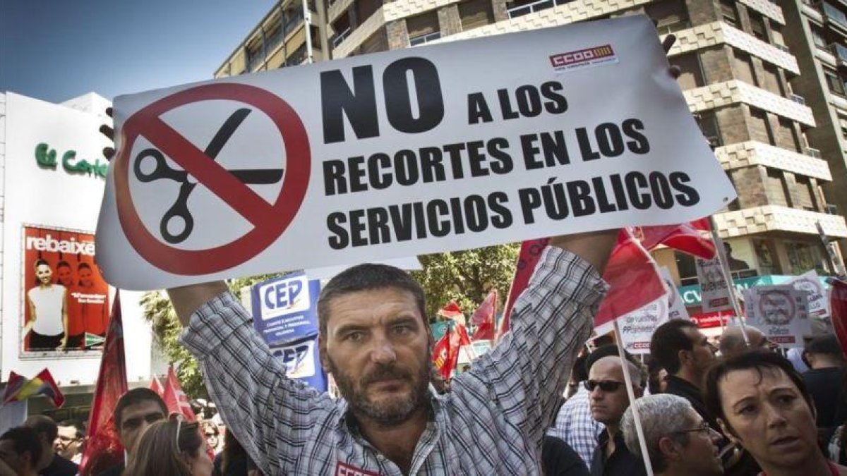 Manifestación de funcionarios contra los recortes del Gobierno de Rajoy.