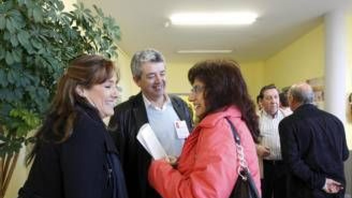 Katy Díaz, Miguel Martínez y Teresa Gutiérrez, antes del comité