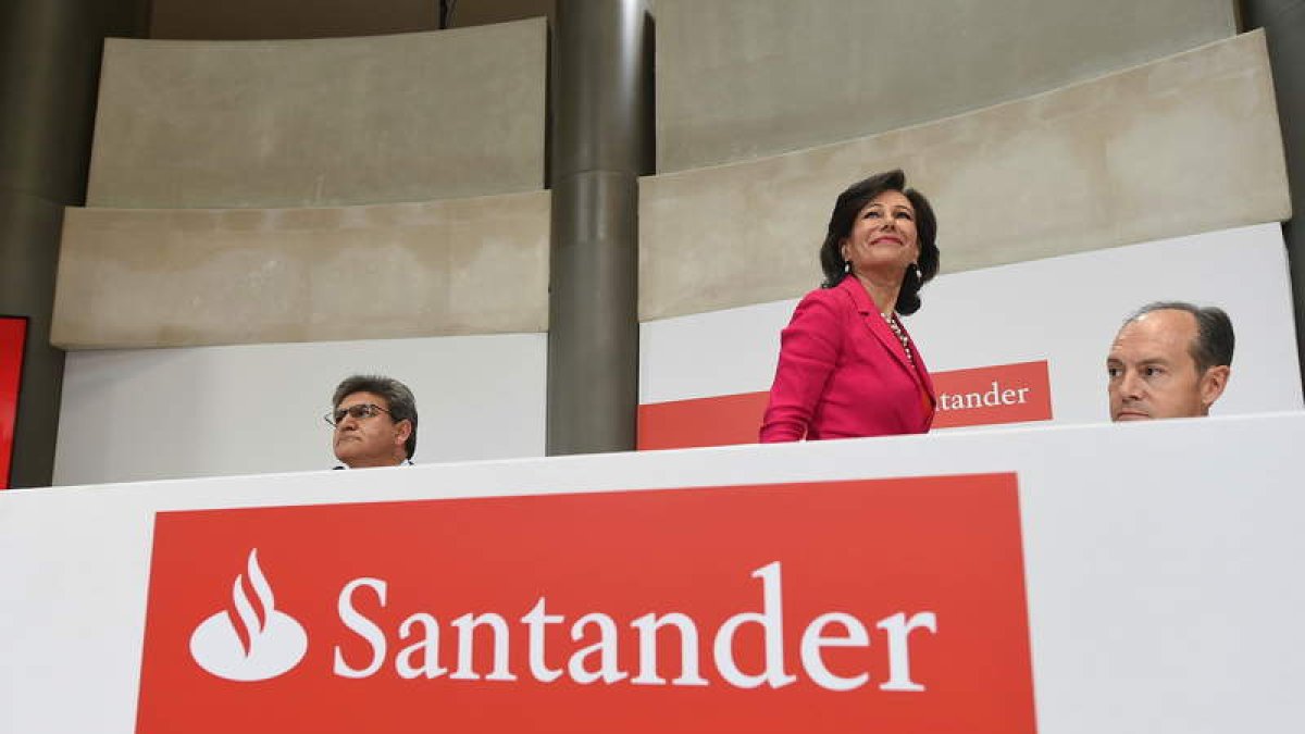 Imagen de la presidenta del Banco Santander, Ana Botín. FERNANDO VILLAR
