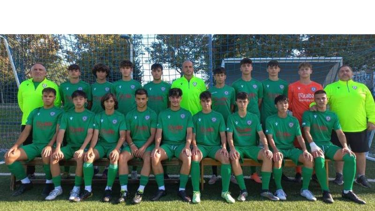 Formación del equipo del Atlético Pinilla que milita en el grupo B de la 1ª División Regional Juvenil. DL
