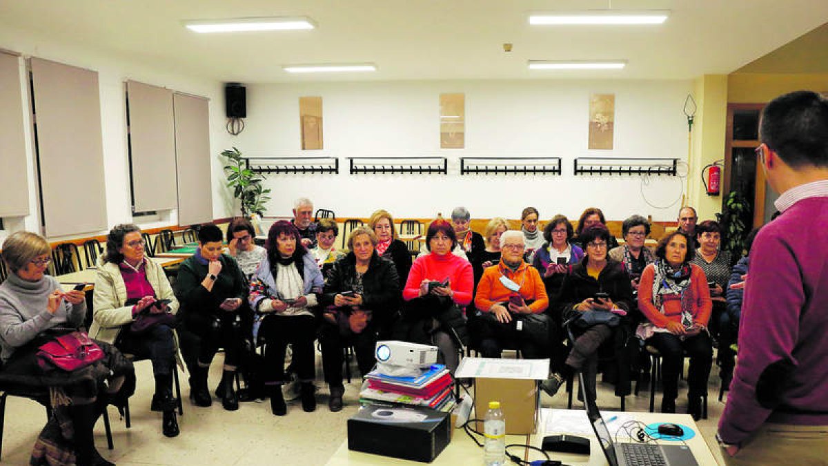 Una de las actividades realizadas por un nómada de Ineco en Carrizo de la Ribera. FERNANDO OTERO