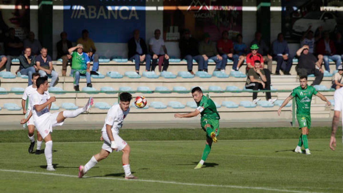 Diego Peláez saltó al terreno de juego en la segunda parte por Misffut. FERNANDO OTERO