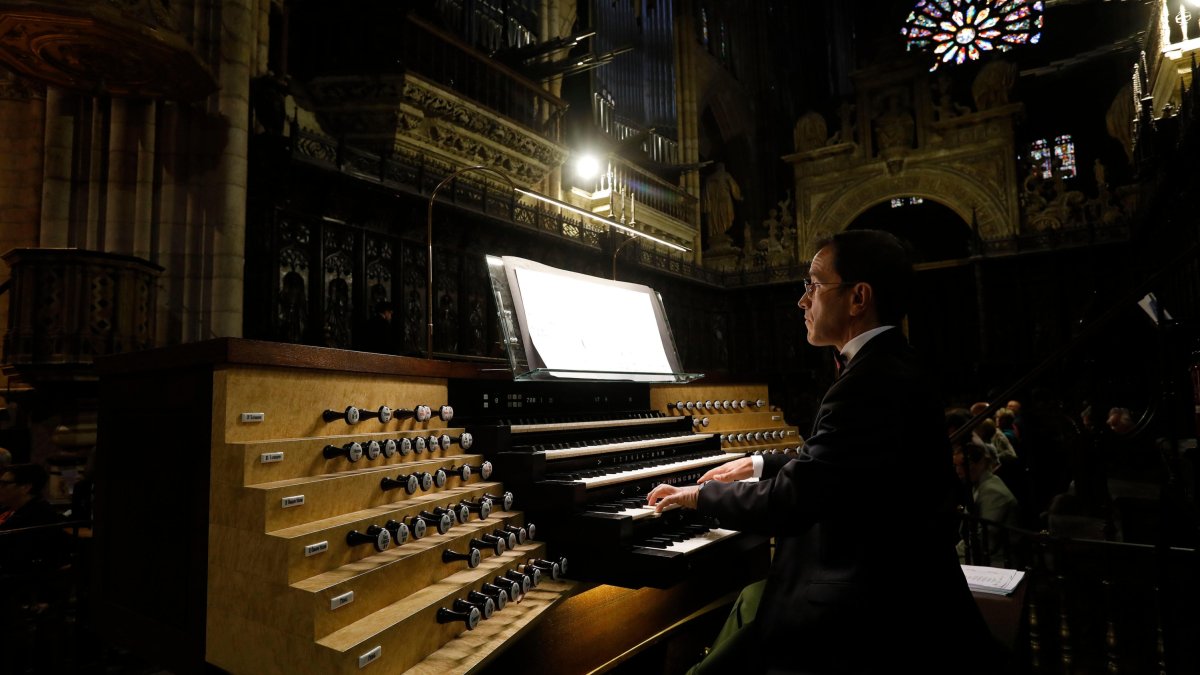 Imagen de uno de los últimos conciertos de órgano en la Catedral de León. FERNANDO OTERO