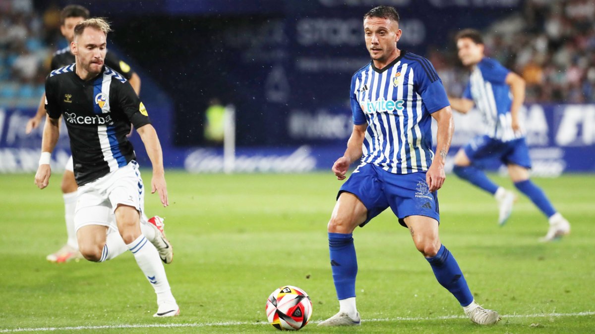 David Soto en una jugada del partido disputado ante el Sabadell el pasado nueve de septiembre. REDACCIÓN.