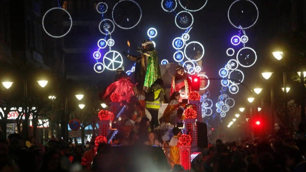 Cabalgata de Reyes Magos en León el año pasado. FERNANDO OTERO