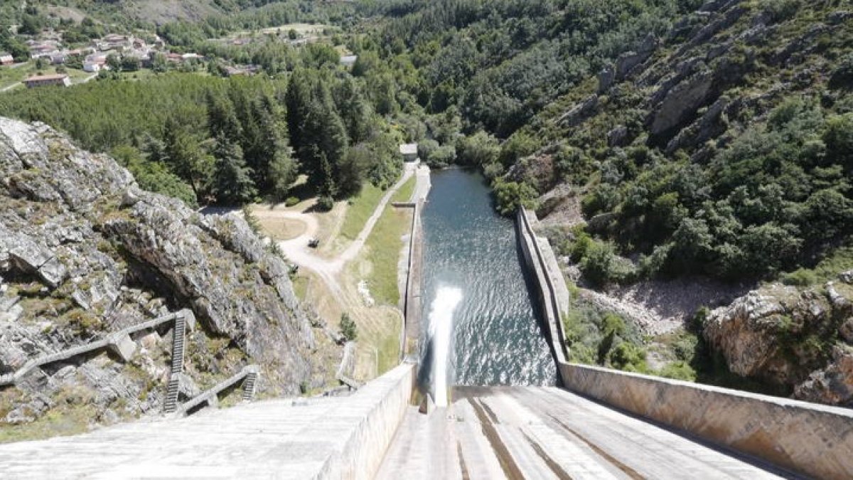 Embalse de Barrios de Luna. RAMIRO