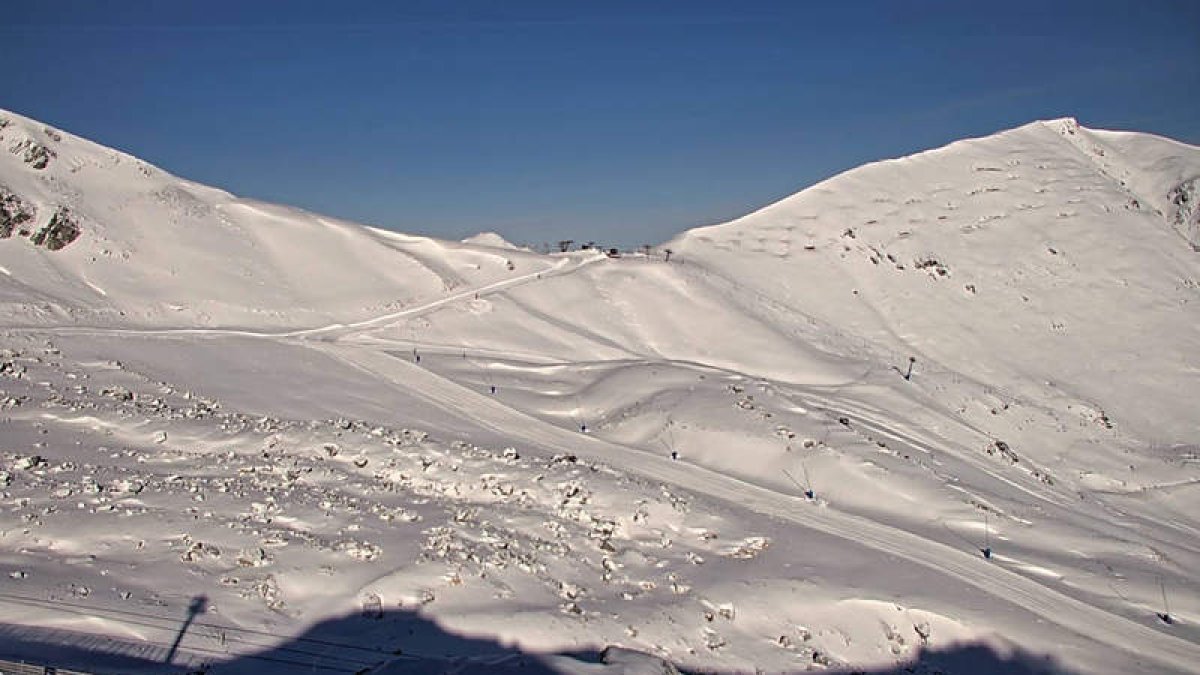 Las nevadas de los últimos días han favorecido la preparación de las pistas de esquí. SANISIDRO.NET