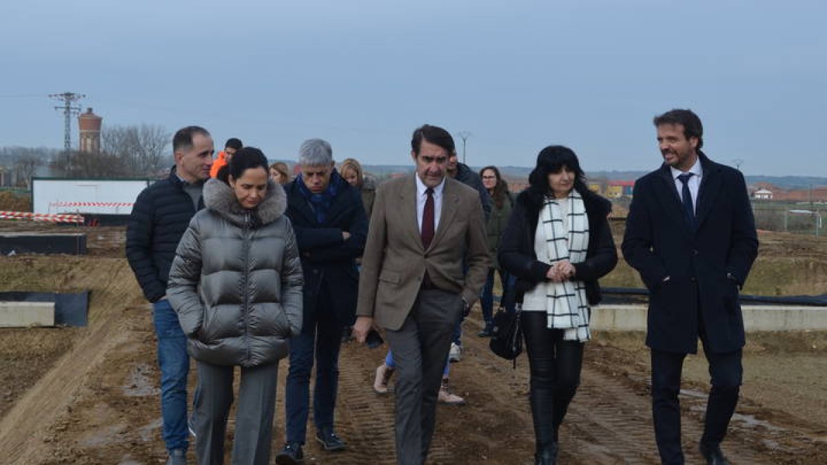 El consejero Juan Carlos Suárez-Quiñones visita la Edar de Cimanes de la Vega