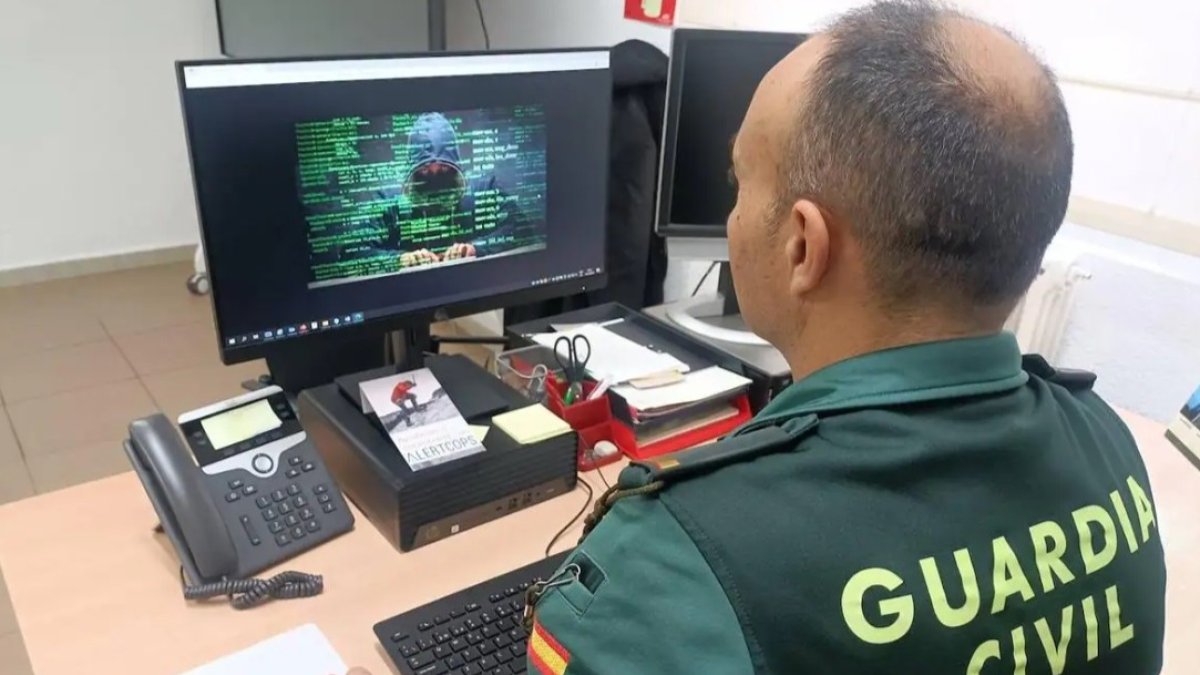 La Guardia Civil ha alertado de la proliferación de este tipo de estafas en internet. GC