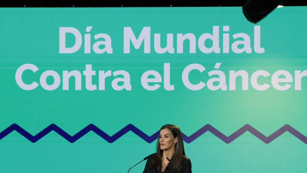 Foto de archivo de la reina Letizia en un acto institucional del Día Mundial de la Lucha contra el Cáncer