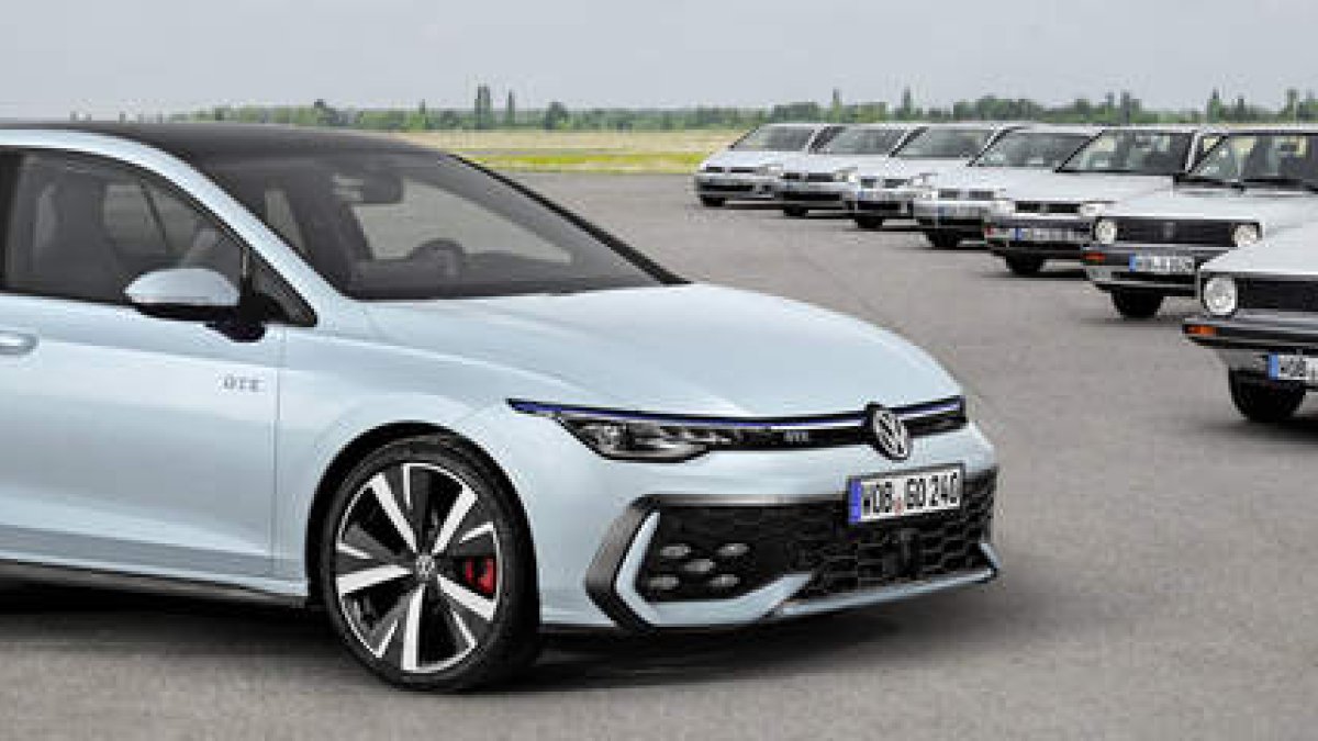 La nueva generación del Volkswagen Golf junto a las versiones anteriores