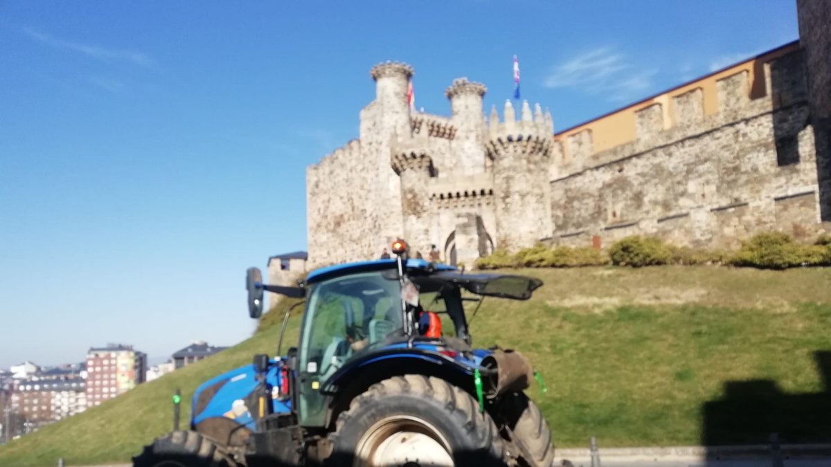 El campo estalla con una nueva tractorada en León.