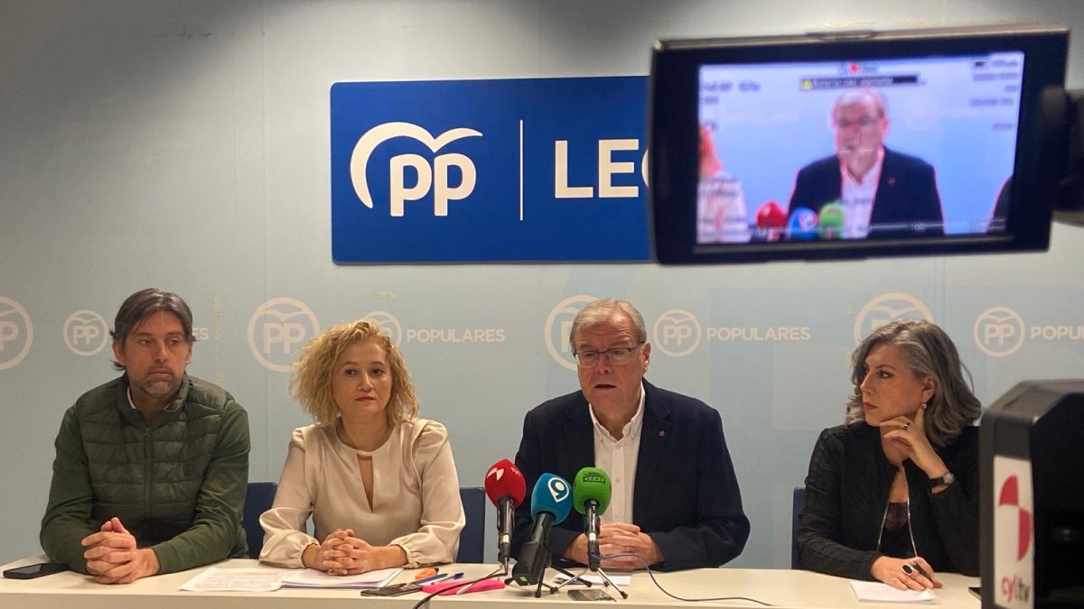 Rueda de prensa del PP para abordar la crisis del campo,