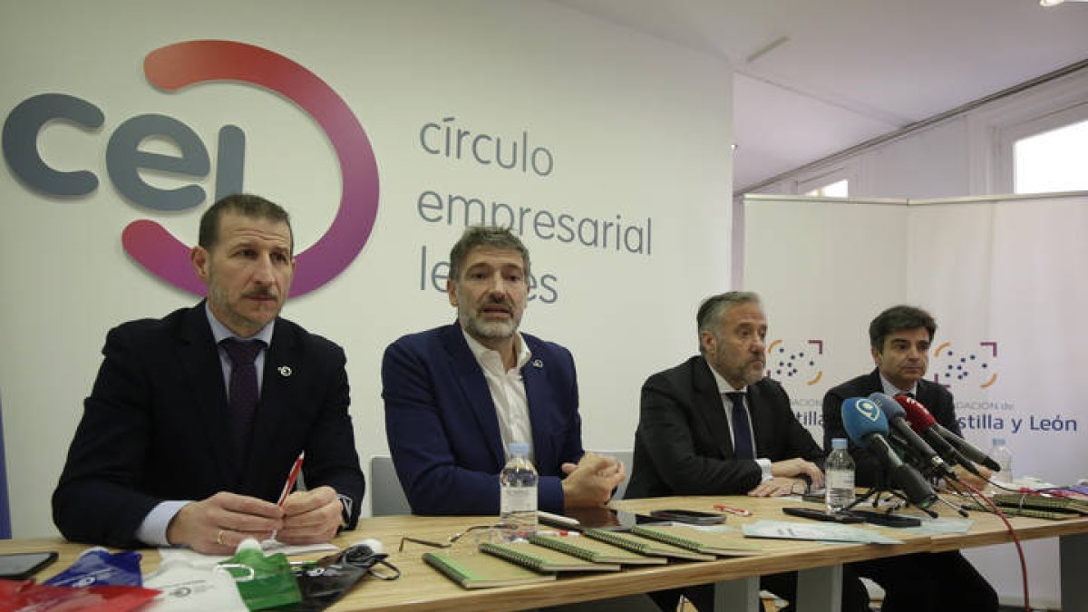 Firma del convenio entre el CEL y las Cortes de Castilla y León.