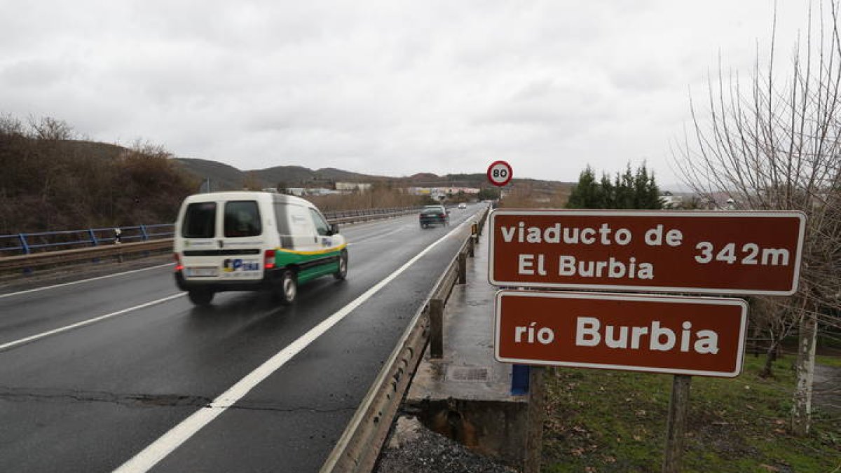 Carretera N-120 a la altura de Toral de los Vados