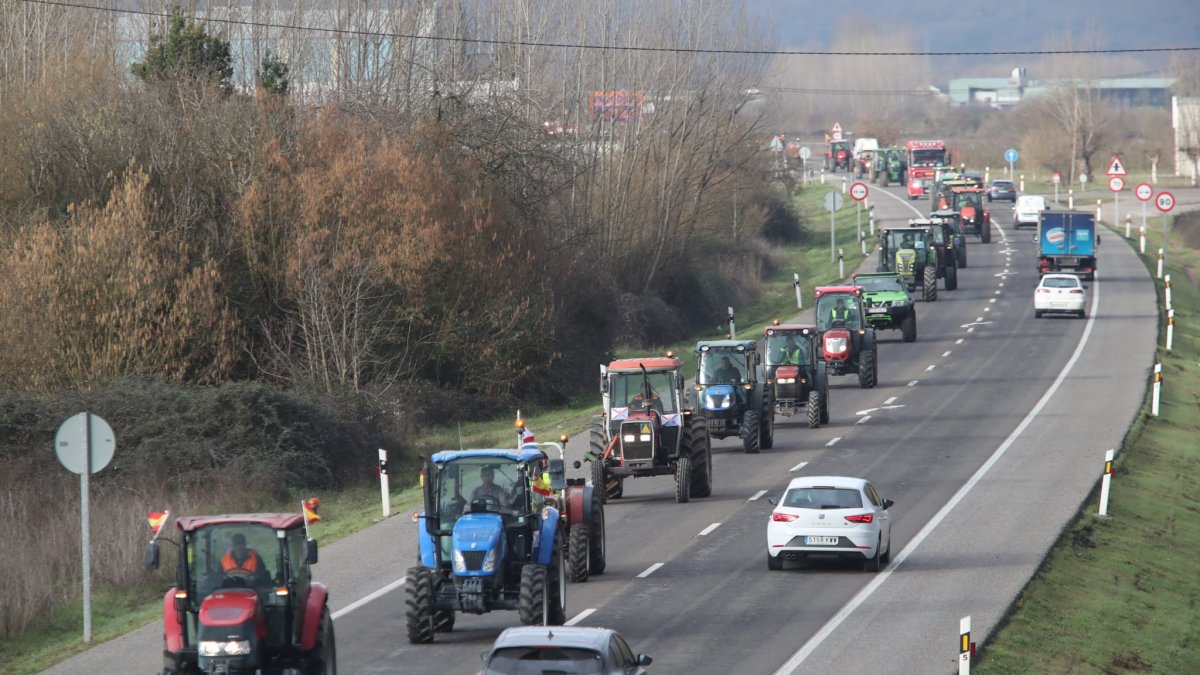 Los tractores marchan hacia Ponferrada.