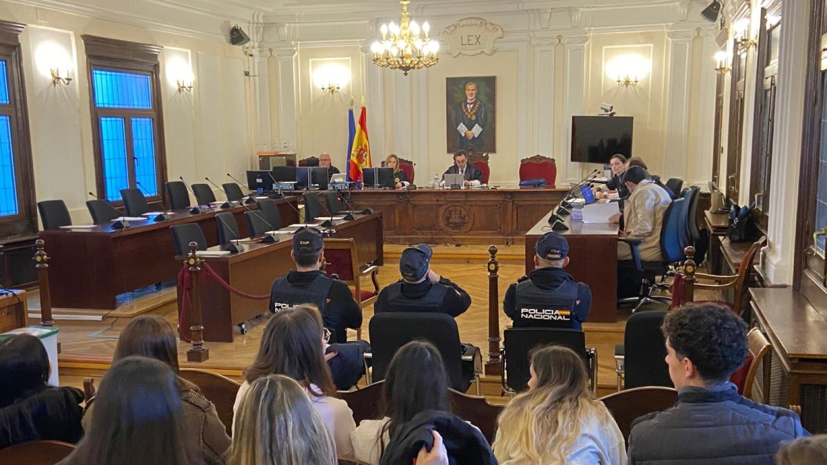 Alumnos del Máster de la Abogacía asisten hoy al juicio en la Audiencia.