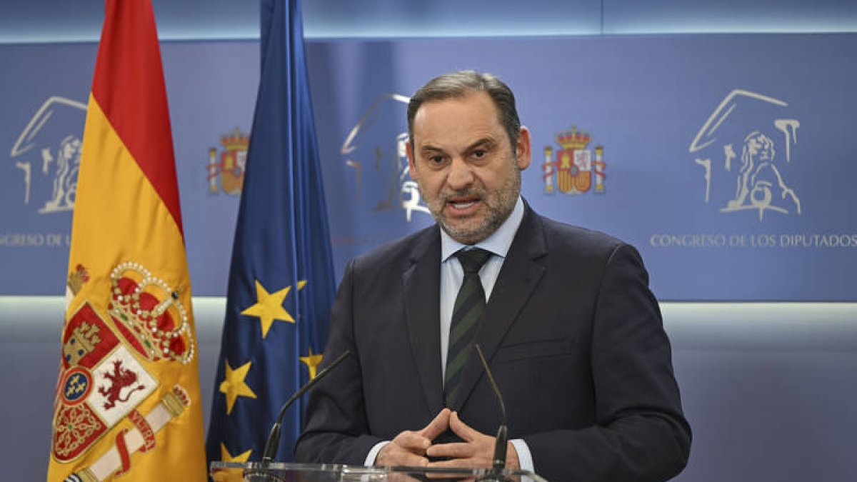 El exministro José Luis Ábalos, durante la rueda de prensa que ha ofrecido este martes en el Congreso.