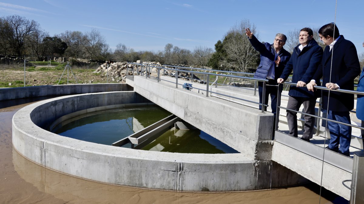 Mañueco participa en el acto de puesta en funcionamiento de la Estación Depuradora de Aguas Residuales (Edar) de Ledrada.