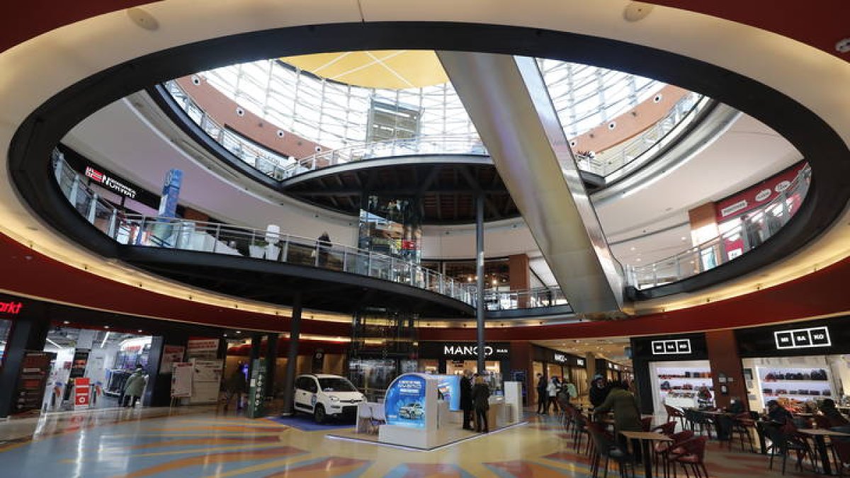 Centro comercial Espacio León.