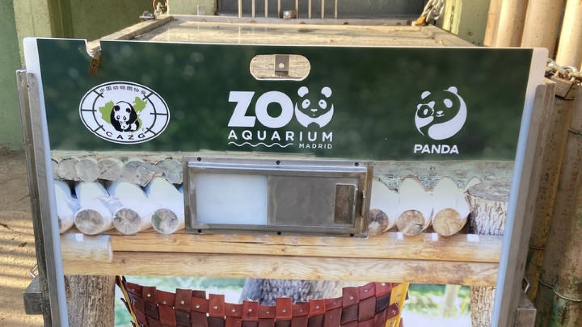 Una de las cajas en las que se transportará a la familia de osos panda de Zoo Aquarium de Madrid formada por la pareja Hua Zui Ba (20) y Bing Xing (23), los gemelos You You y Jiu Jiu (2) y su hermana mayor Chulina (7), emprenderán el viaje de regreso a la Base de Cría del Panda Gigante de Chengdu este jueves 29 de febrero.