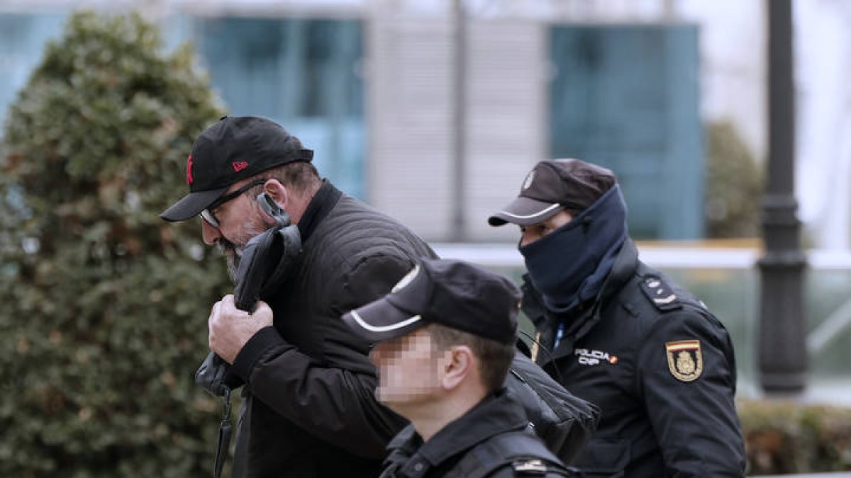 Koldo García, exasesor del exministro socialista José Luis Ábalos, a la salida de la Audiencia Nacional este jueves.