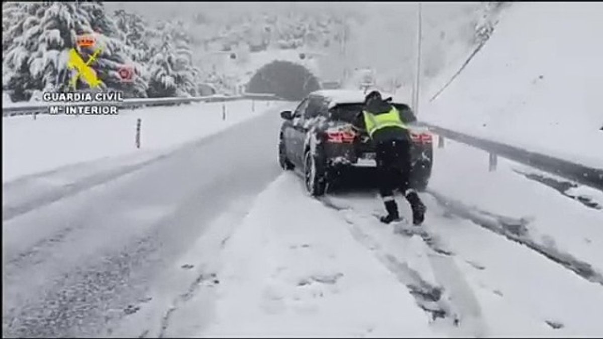 Imágenes del  temporal a su paso por León. Así está la A-6