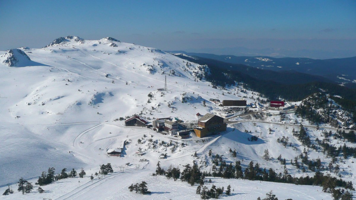Las montañas turcas albergan múltiples estaciones de esquí que ofrecen posibilidades de turismo invernal perfectamente combinable con turismo urbano en alguna de sus grandes ciudades.