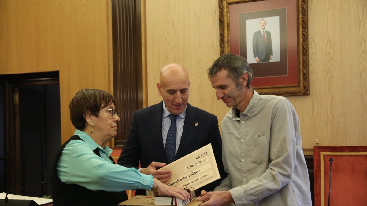 Entrega del galardón en la anterior edición del Premio Nacional de Poesía Antonio González de Lama.