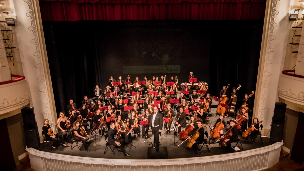 La Orquesta Sinfónica de Ponferrada, en el Teatro Bergidum.