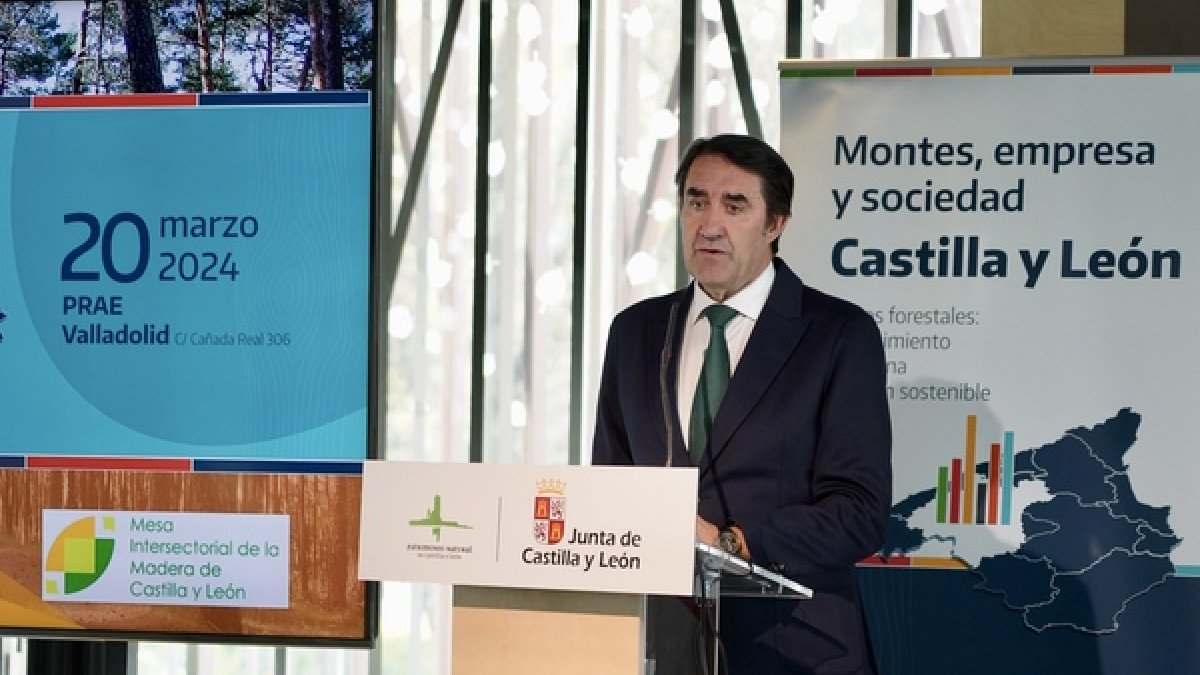 El consejero de Medio Ambiente, Vivienda y Ordenación del Territorio, Juan Carlos Suárez-Quiñones, presenta el Portal de datos forestales en Castilla y León.