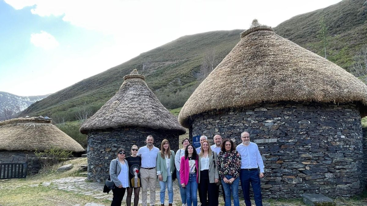 Visita institucional al Castro del Chano