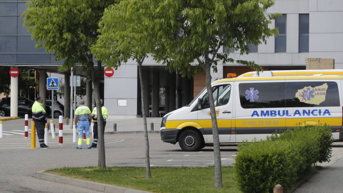 Una ambulancia asistió a los heridos.